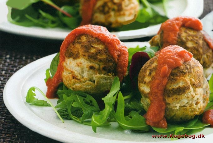 Mad-æbleskiver med kødfyld og tomatsauce