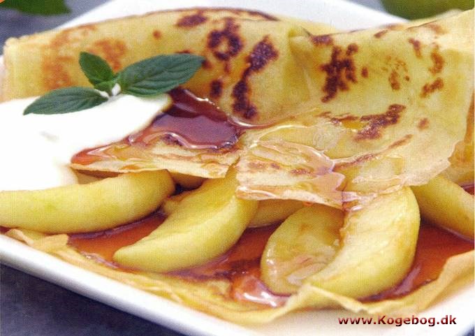 Pandekager med æbler