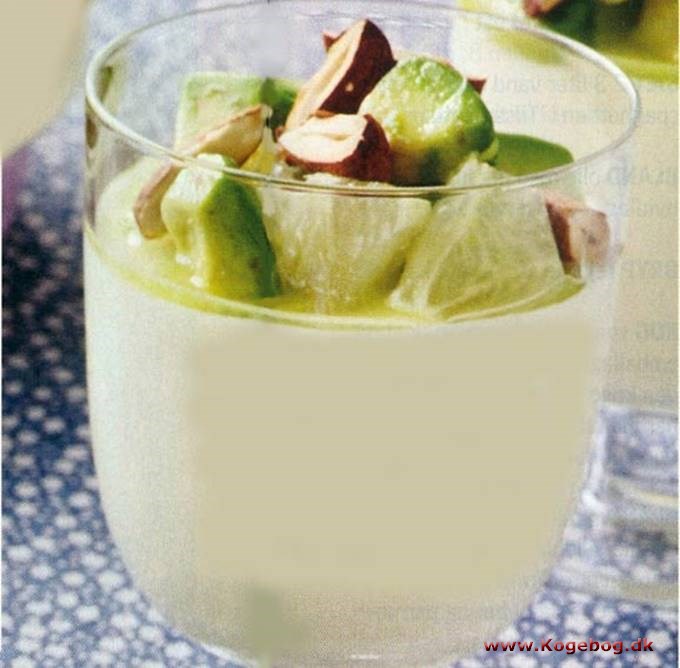 Hvidvinsfromage med avocado og ristede mandler