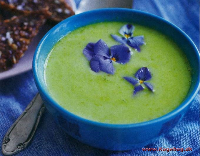 Ærtesuppe med rugbrødschips