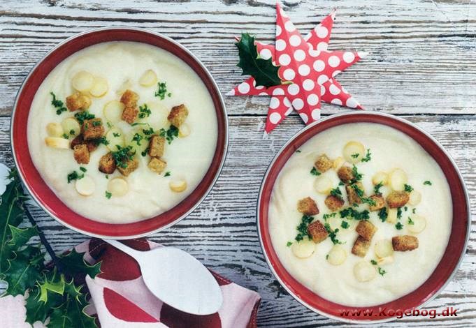 Rodfrugtsuppe med sprøde croutoner