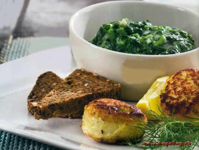 Fiskefrikadeller med flødestuvet spinat