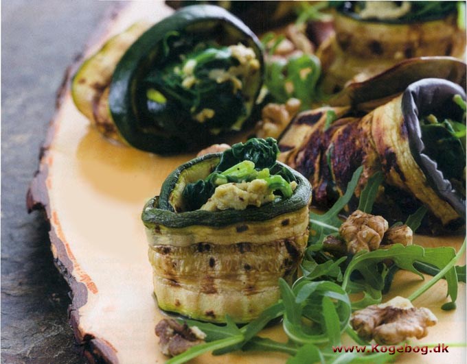 Squash- og aubergineruller med spinat-røræg