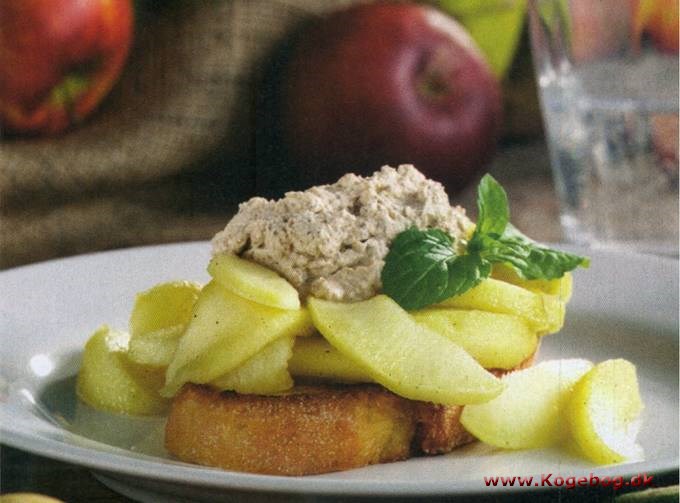 Toast med æbler og kanelcreme