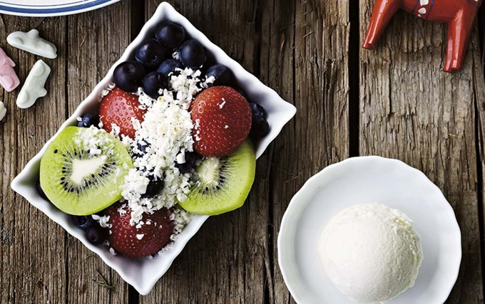 Gino - dessertopskrift med frugt, chokolade og is