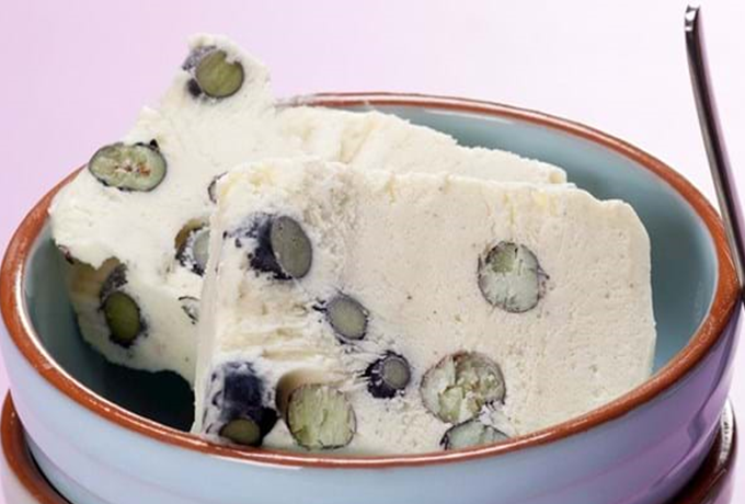 Semifreddo med blåbær