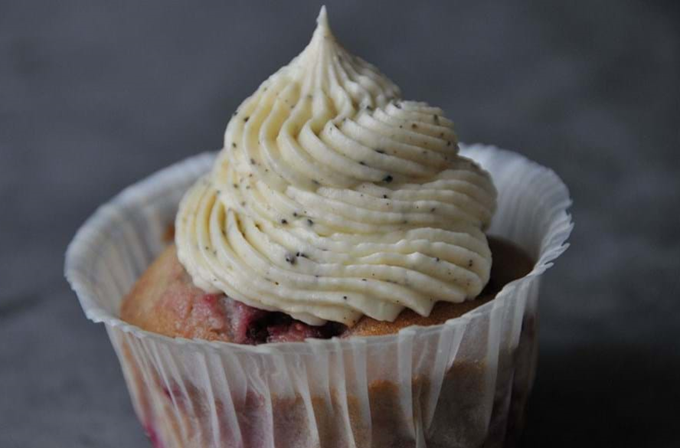 Hindbærcupcake med lakridsfrosting