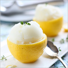 Citronsorbet i skaller