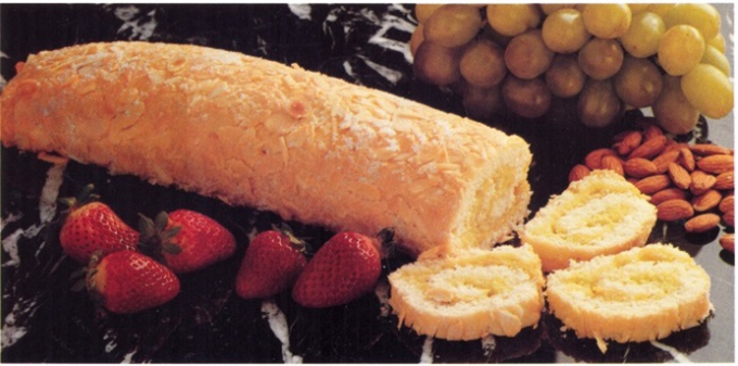 Mandelroulade med pistaciefyld