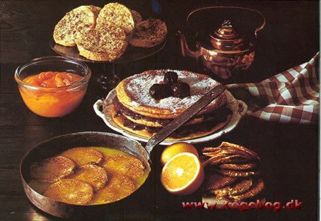 Små pandekager i appelsinsauce