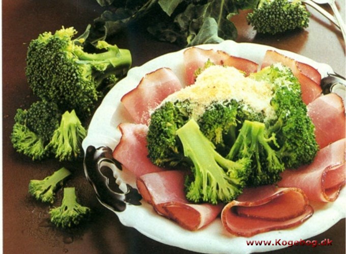 Broccolisalat med æg