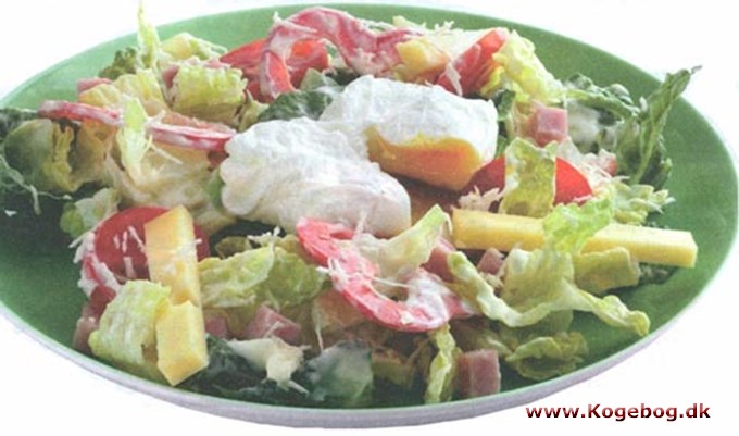 Salat med pocherede æg og skinke