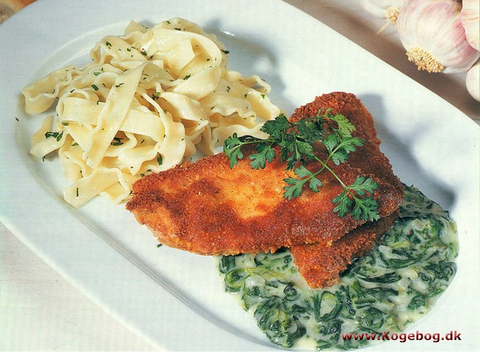 Kyllinge-schnitzel med stuvet spinat