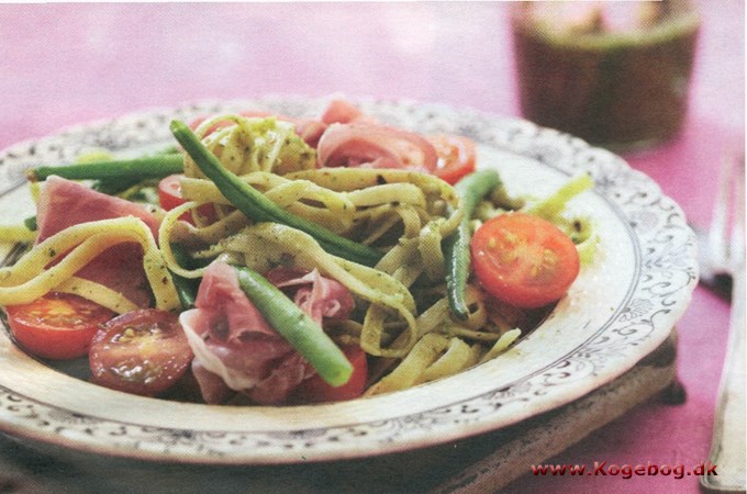 Pasta med parmaskinke og pesto