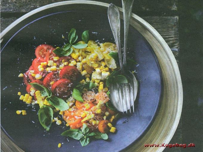 Tomatsalat med grillede majskolber