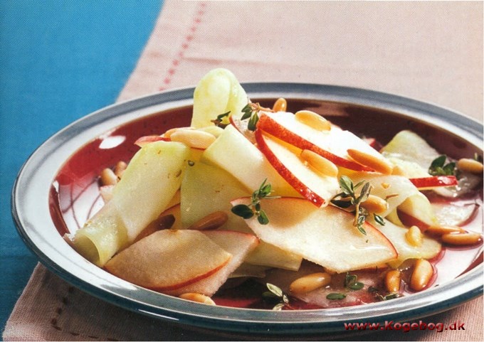 Knudekål-æble-salat