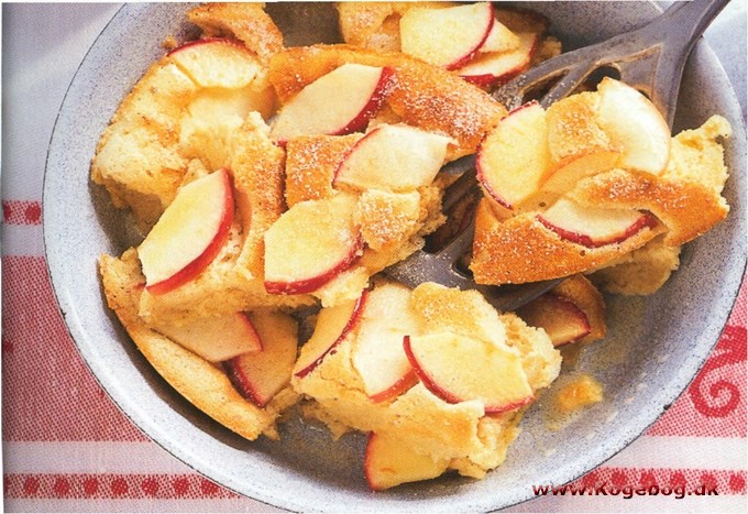 Æbleschmarren - knuste pandekager med æbler
