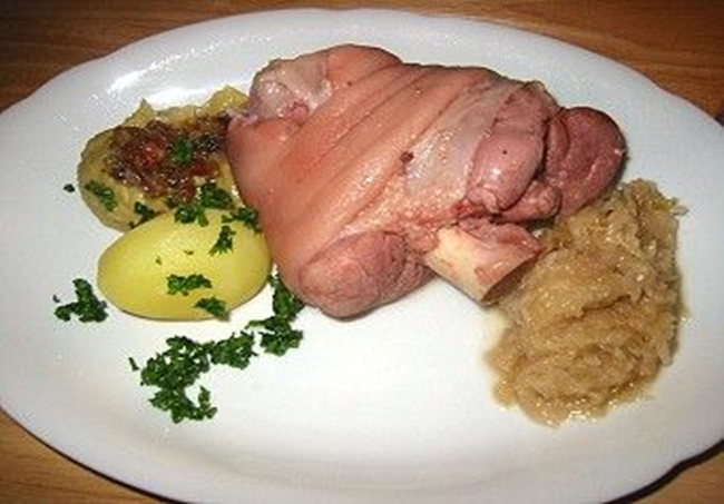 Eisbein mit Sauerkraut