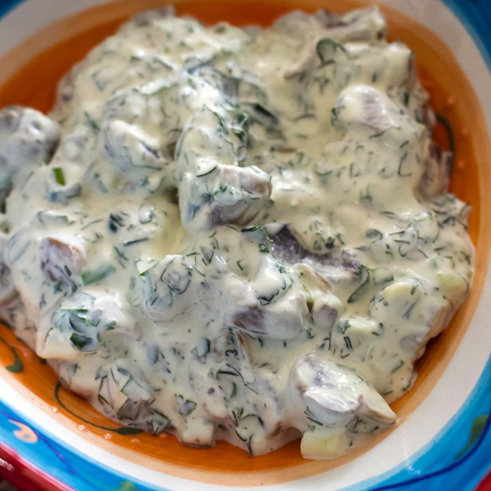 Champignonsalat med cremefraiche