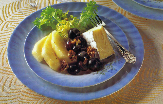 Frisésalat med camembert