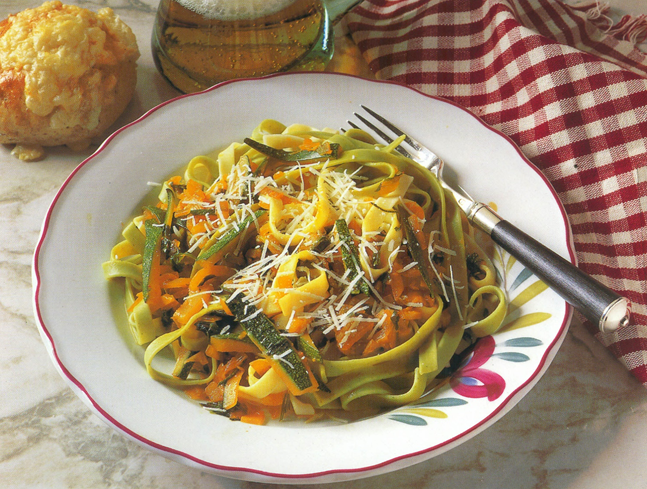 Pasta med squash og safransauce