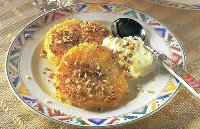 Ananasbeignets med flødeskum