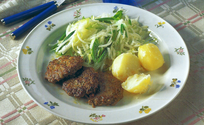 Små leverbøffer med grøn salat