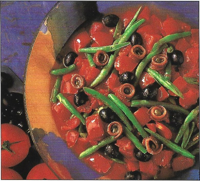 Bønner med tomat, oliven og ansjoser