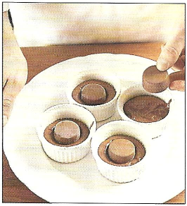 Chokolade-soufflé med appelsin og rosmarin – bedst på Kogebog.dk 🎯