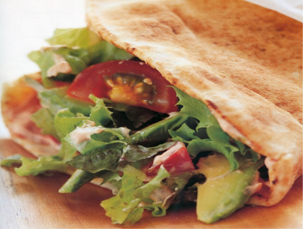Fladbrød med salat og dressing – for børnekokke
