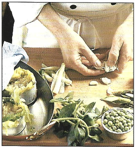 Fyldt spidskål med krydrede grønsager, kartoffel og oliven
