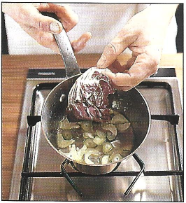 Grillstegt havtaske med sprød fennikel og rødvinssauce