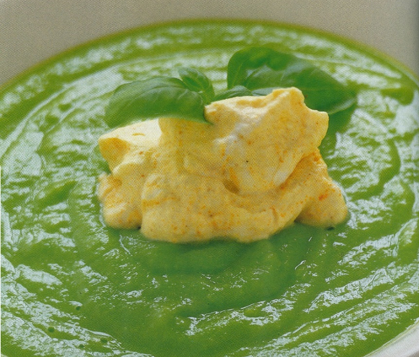 Grønærtesuppe med karry-flødeskum – for børnekokke