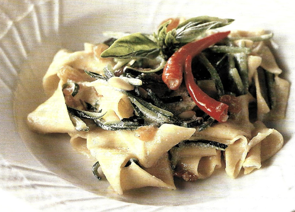 Hjemmelavet pasta med zucchini