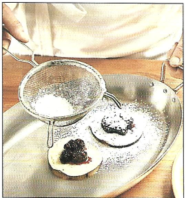 Soufflé-pandekager med brombærcreme – bedst på Kogebog.dk 🎯