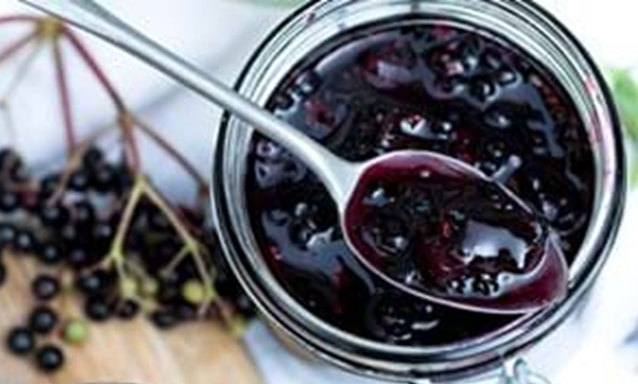 Syltetøj af solbær og ribs – for børnekokke