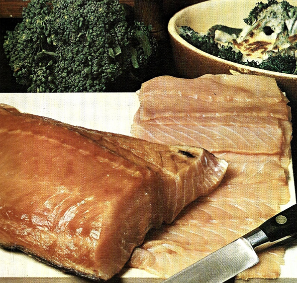 Fersk røget laks med gratinerede asparges eller broccoli