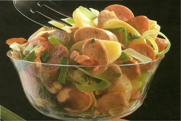 Kartoffelsalat med pølseskiver