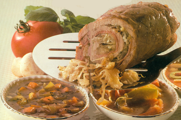 Skinke Roulade Roulade med surkål og paprikasauce