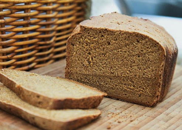 Rugbrød uden hvedemel i en brødmaskine