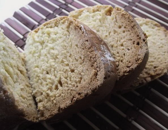Sådan bages gærfrit brød på kefir i en brødmaskine
