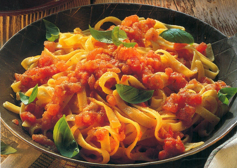 Fettuccine med tomatsauce