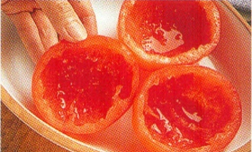 Fyldte tomater med æg og bacon