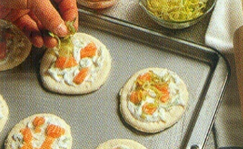Minipizzaer med zucchini