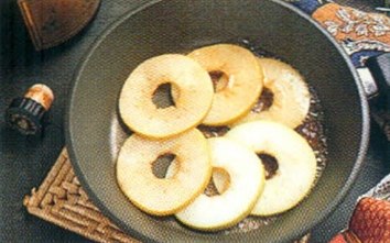 Stegte æbler med vaniljesauce