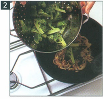 Broccoli i sort bønnesauce