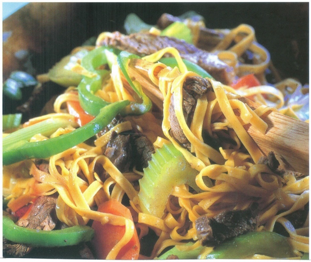 Chow mein med oksekød