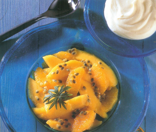 Mango- og passionsfrugtsalat