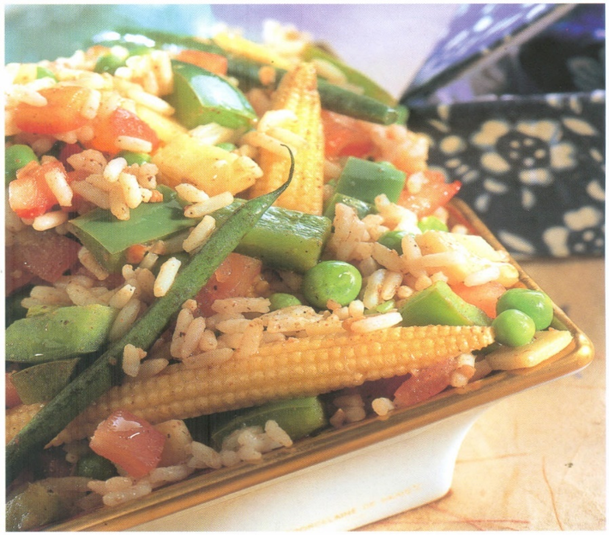 Stegte ris med grønsager - Indbydende fotos i Kogebog.dk 💘