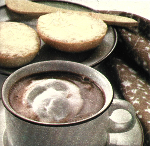 Varm chokolade med flødeskum - prøv Kogebog.dk i dag 💘